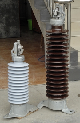 ODM เครื่องเคลือบดินเผา Line Post Insulator ANSI 57 Series