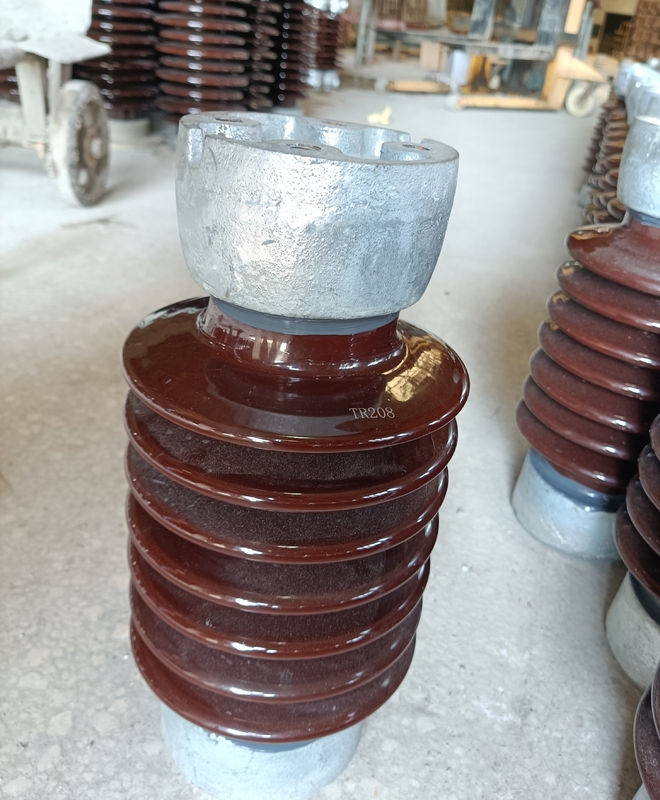 Station Porcelain Solid Core Post Insulators ANSI Brown Glaze 8.9kN สำหรับประเทศไทย