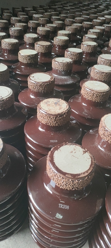 Station Porcelain Solid Core Post Insulators ANSI Brown Glaze 8.9kN สำหรับประเทศไทย