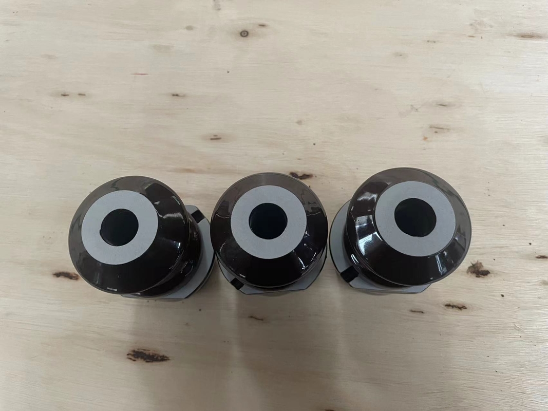มาตรฐาน DIN 1-630A Transformer Porcelain Bushing OEM Available