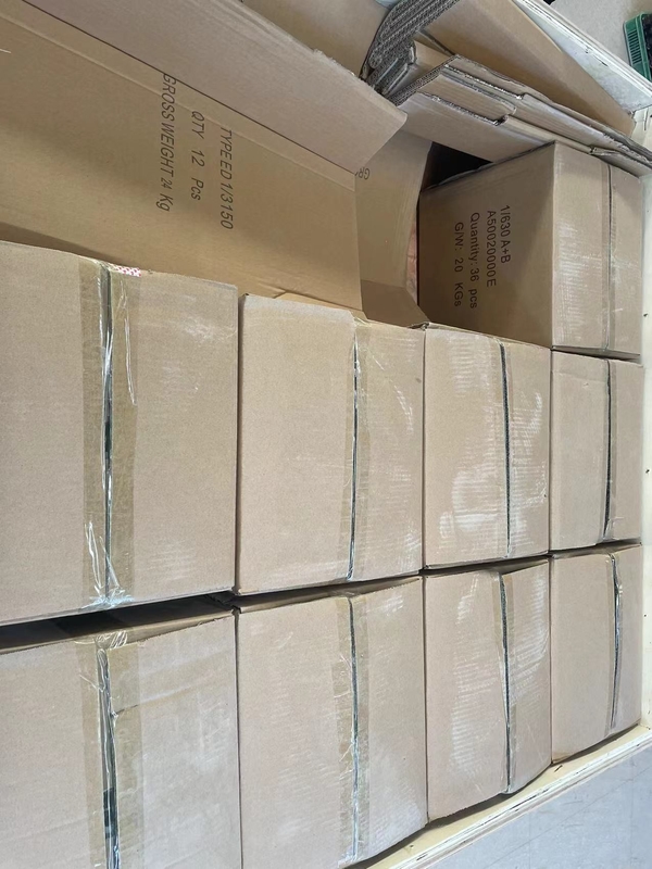 มาตรฐาน DIN 1-630A Transformer Porcelain Bushing OEM Available