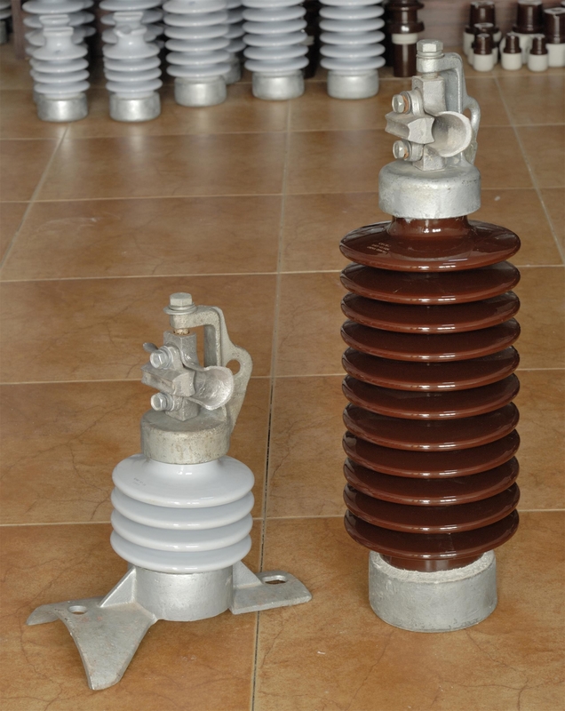 ODM เครื่องเคลือบดินเผา Line Post Insulator ANSI 57 Series