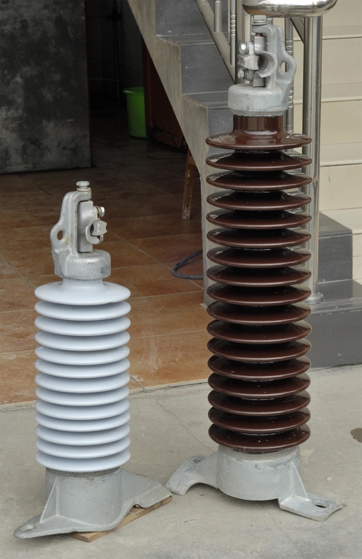 ODM เครื่องเคลือบดินเผา Line Post Insulator ANSI 57 Series