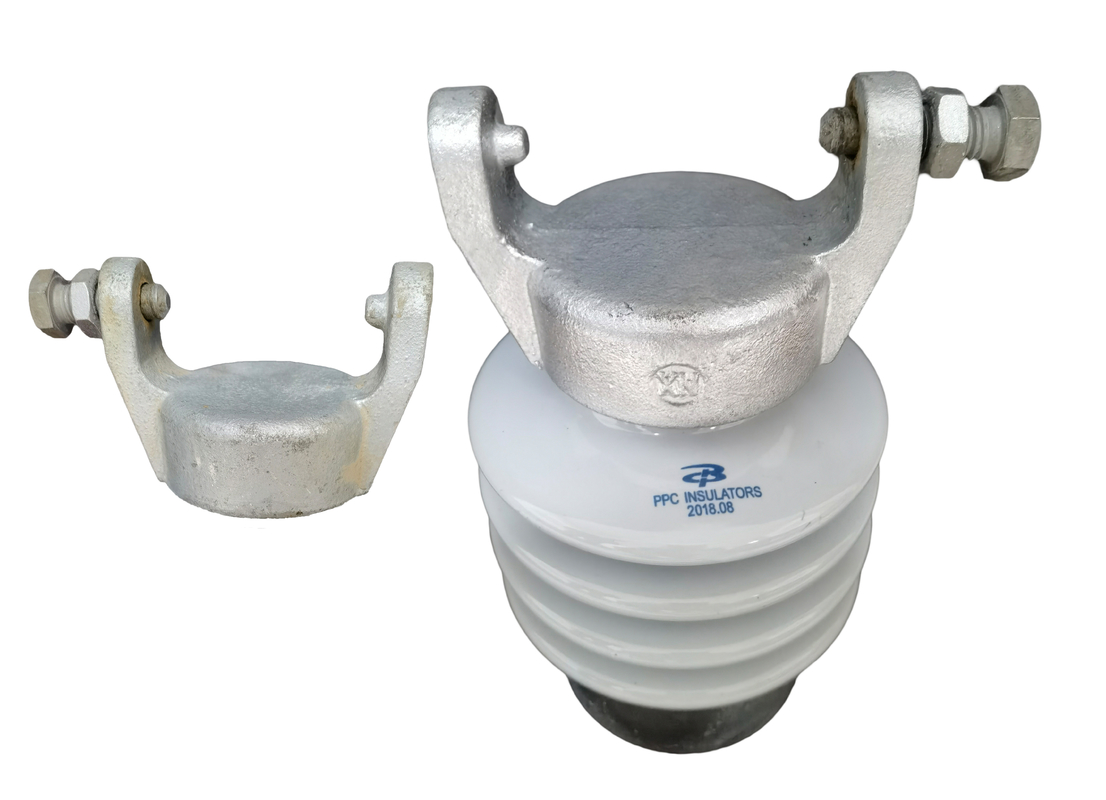 IEC 60168 ฉนวนโพสต์ลายเส้นพอร์ซเลนป้องกันการเปราะสีเทาอ่อน