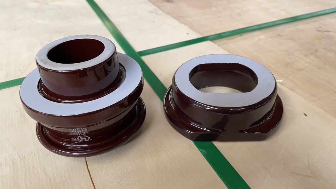 สีน้ำตาลเคลือบ 1kV 2000A Transformer Porcelain Bushing