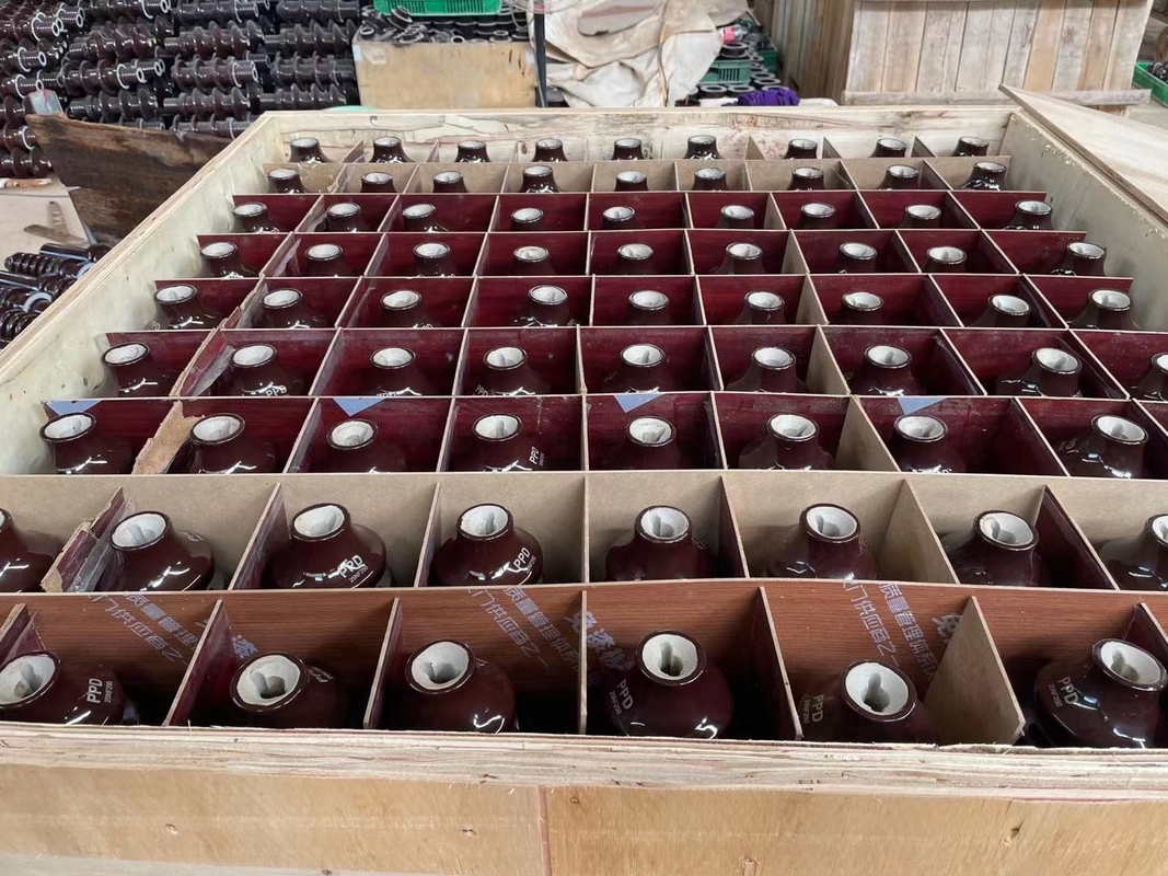 IEC Standard Porcelain Transformer Bushing สีน้ำตาล