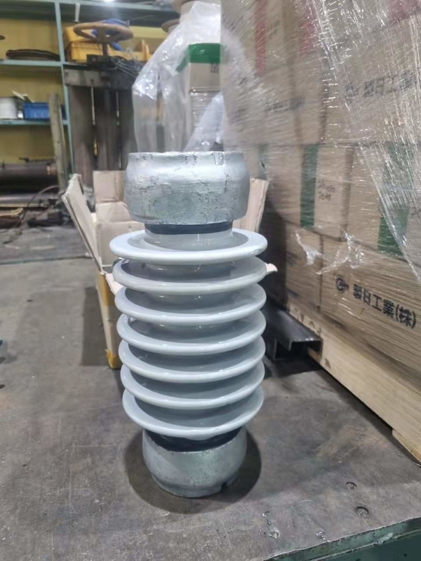 สถานีเคลือบสีเทาโพสต์ฉนวนไฟฟ้าพอร์ซเลน 8.9kN ANSI TR-208 OEM